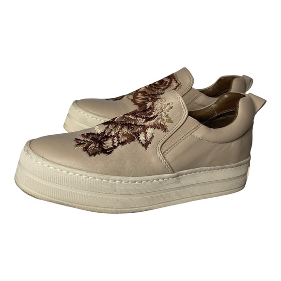 Gabriella Michel Embroidered Rose Slipon Sneaker in Sand, Size 37 - US 6… - Picture 7 of 10
